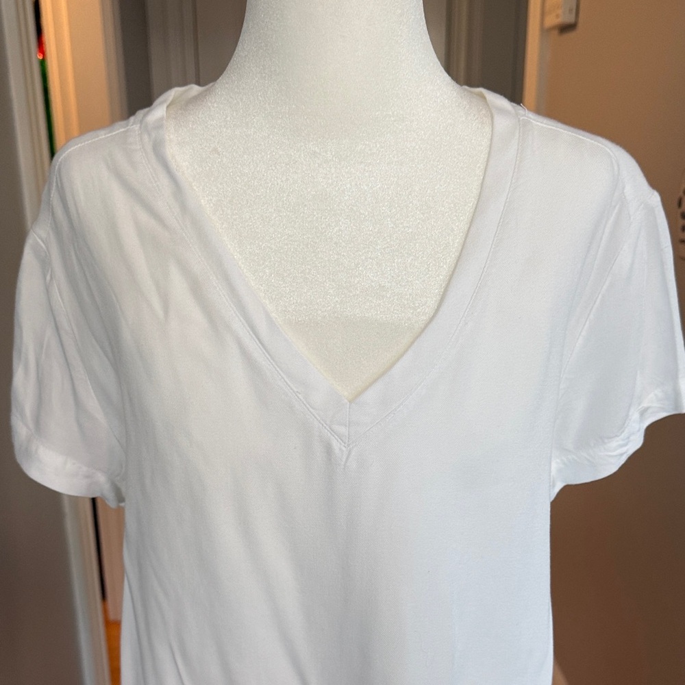 Cloth & Stone White V-Neck Short Sleeve Tee